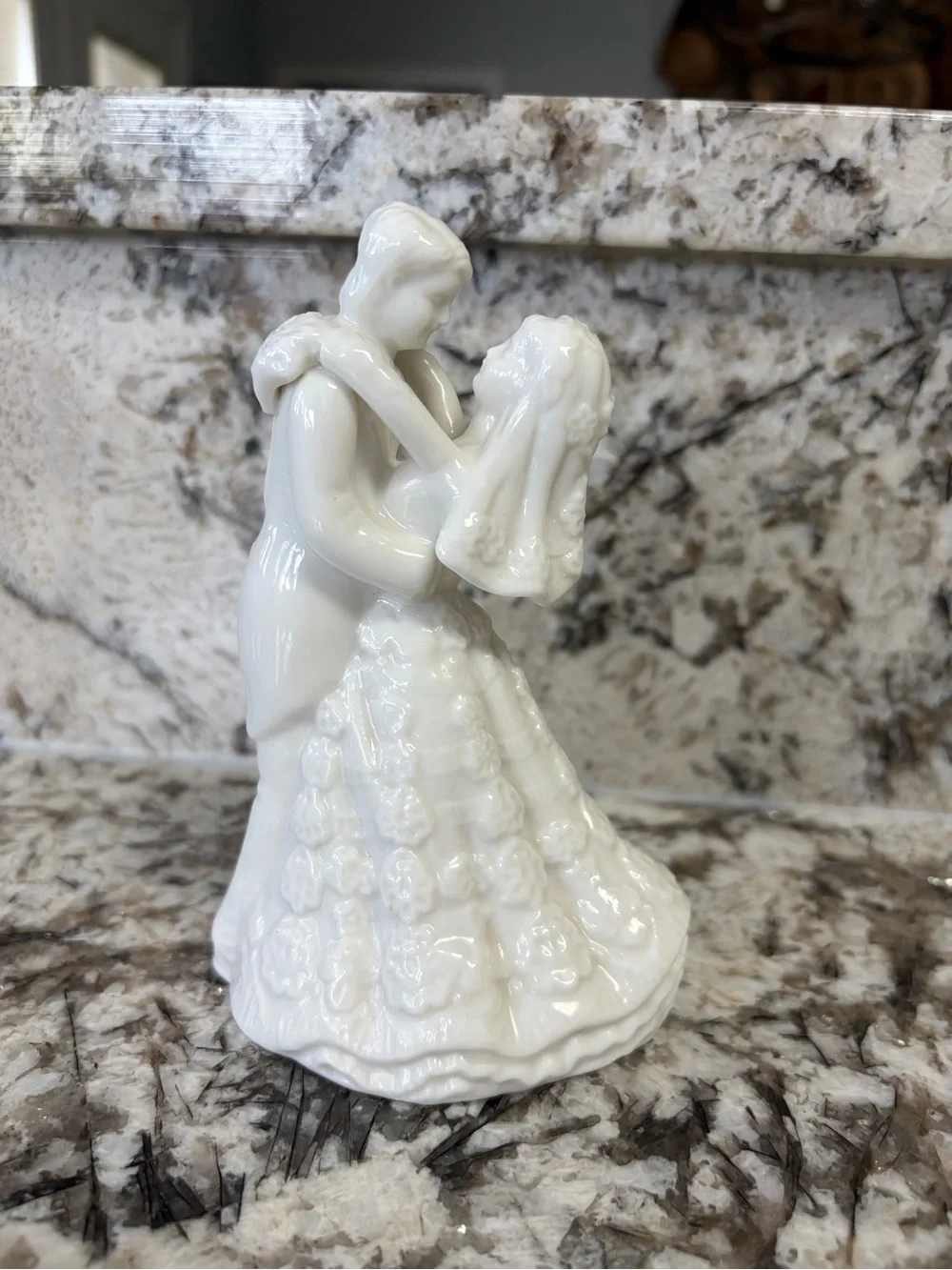 Vintage ceramic bride & Groom Wedding Cake Topper Figurine Elegant EUC heirloom